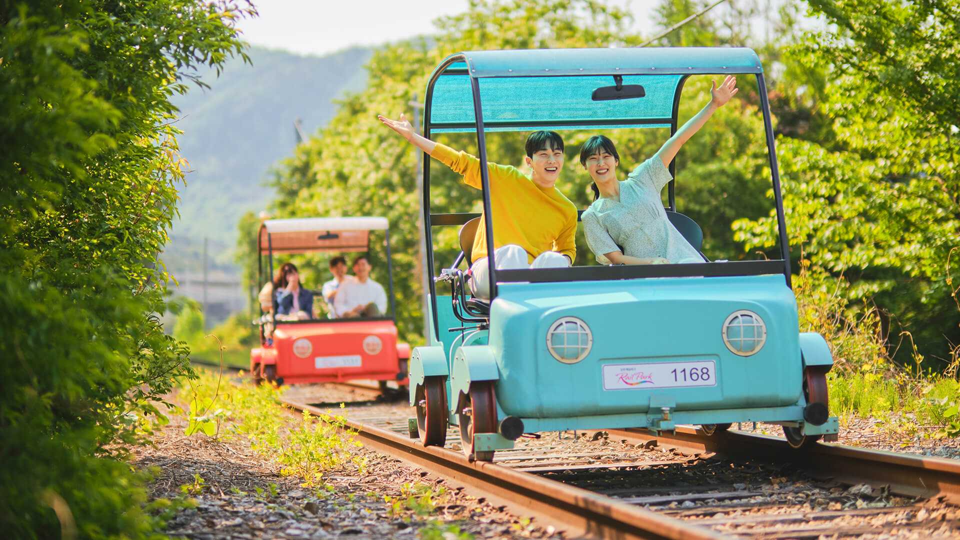 金裕贞铁轨自行车